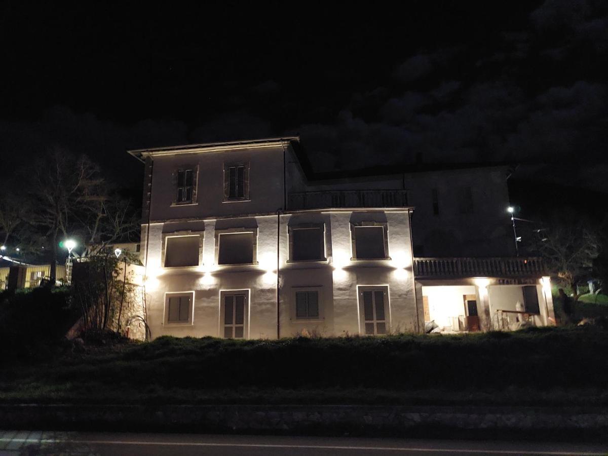 La Casa Del Mago Camere E Appartamenti Pissignano Eksteriør billede